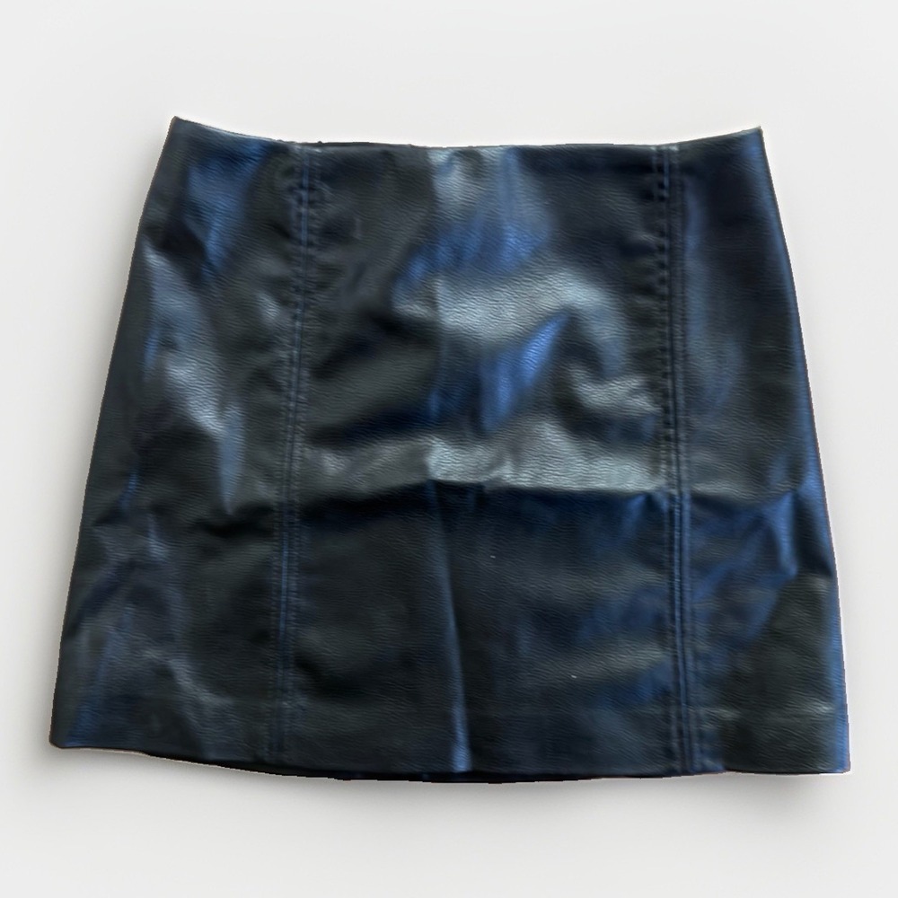 H&M Women's Size 4 Black Faux Leather Mini Skirt Back Zip Y2K